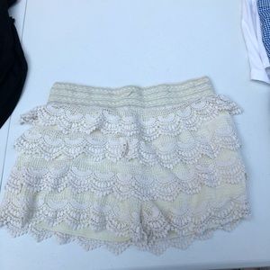Trendy ruffle shorts